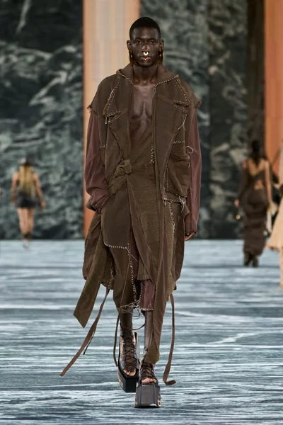 Look 80